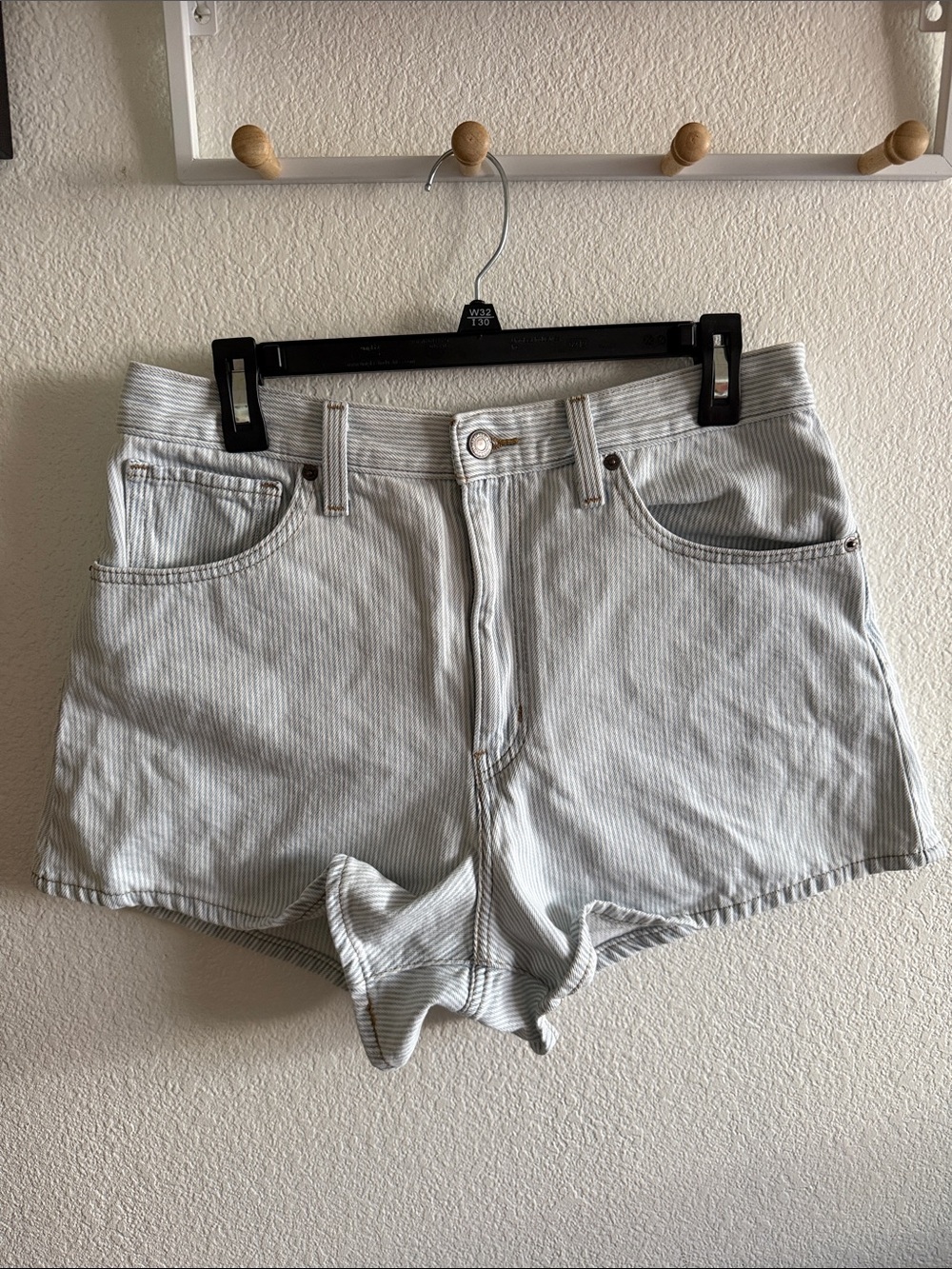 Levi’s Light Blue & White Striped Women’s Denim High waisted Mom Shorts